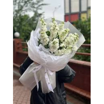 Букет из белой маттиолы